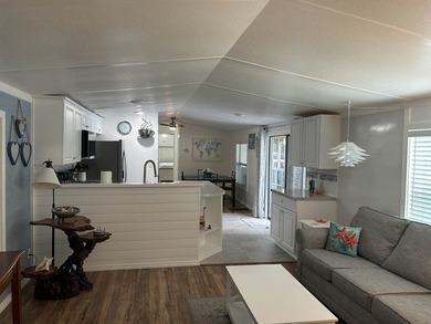 Lovely totally renovated home in Windjammer Village. Just a - photo 2