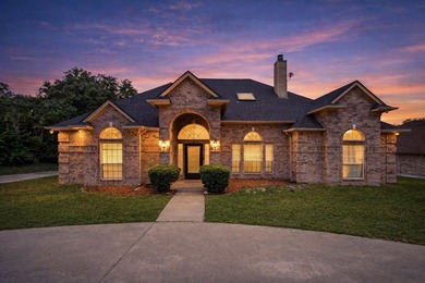 Lake living meets value in this refreshed 4-bedroom, 3-bathroom - photo 2