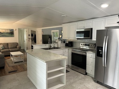 Lovely totally renovated home in Windjammer Village. Just a - photo 3