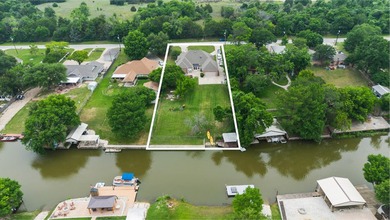 Lake living meets value in this refreshed 4-bedroom, 3-bathroom - photo 10