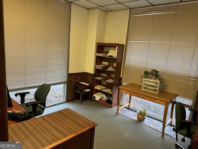 Private Investors, Institutional Investors, Foreign Investors - photo 12