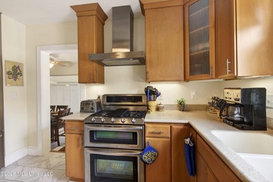 A charming and historical three bedroom, three bath cottage is - photo 16