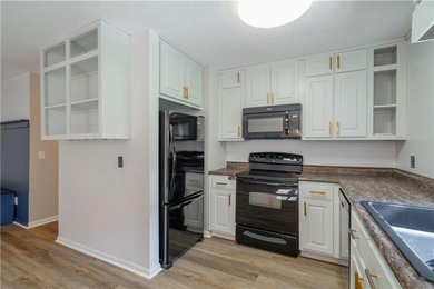 Wonderful 3BD/2BA Traditional Home with Huge Private Fenced Back - photo 19