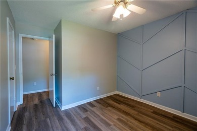 Wonderful 3BD/2BA Traditional Home with Huge Private Fenced Back - photo 22