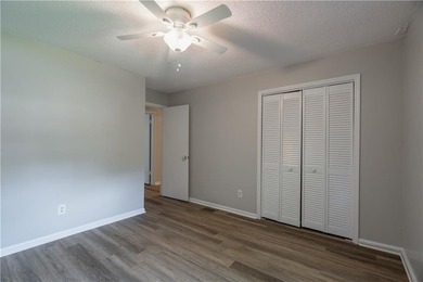 Wonderful 3BD/2BA Traditional Home with Huge Private Fenced Back - photo 24