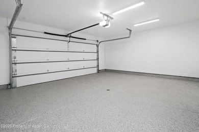 Enjoy this BRAND-NEW CONSTRUCTION Duplex with stunning Direct Mt - photo 31