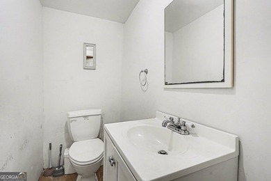 A private lake retreat priced below appraised value. Discover - photo 36