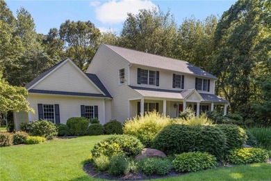 Beautifully maintained one owner home in Prides Crossing. This - photo 3