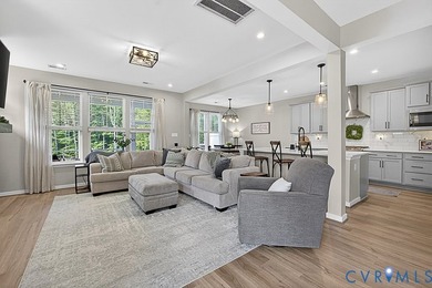 Welcome to Magnolia Green! This beautifully maintained end-unit - photo 2