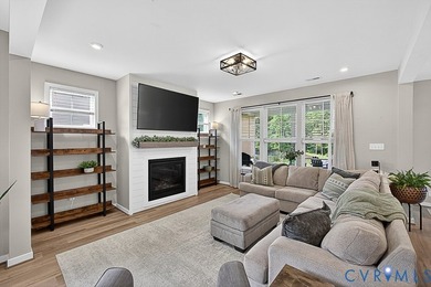 Welcome to Magnolia Green! This beautifully maintained end-unit - photo 3