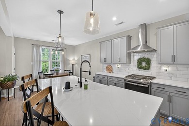 Welcome to Magnolia Green! This beautifully maintained end-unit - photo 4