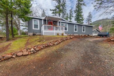 Rogue River Home For Sale in Shady Cove Oregon