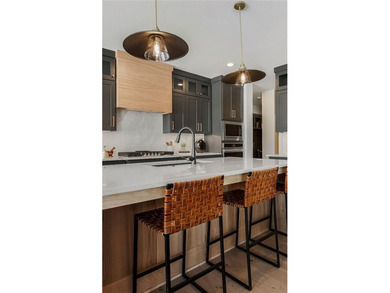 Welcome to this stunning home with a light-filled entry that - photo 7