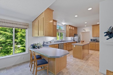 First time on the market! Spacious 2,560 sq ft manufactured home - photo 16