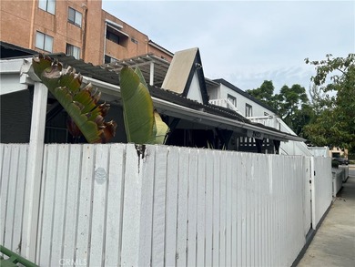 This property is located along Venice Blvd and features 5 units - photo 10