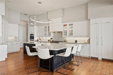 LUXURY RIVERFRONT LIVING. Custom Carlton-Naumann 6,394 Sq. ft - photo 4