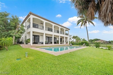 LUXURY RIVERFRONT LIVING. Custom Carlton-Naumann 6,394 Sq. ft - photo 5