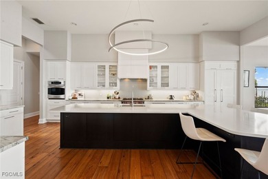 LUXURY RIVERFRONT LIVING. Custom Carlton-Naumann 6,394 Sq. ft - photo 9
