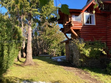 Exceptional handcrafted log home built with solid cypress logs - photo 7