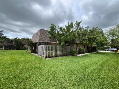 Lake Townhome/Townhouse For Sale in Palm Springs, Florida