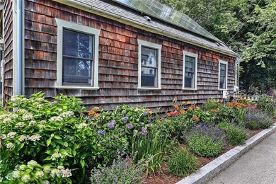 The Windmill House! This charming 1760 Cape Cod Style home - photo 3