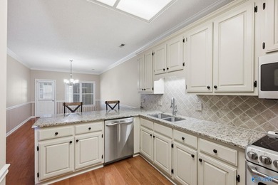 Prime location! This beautiful 3-bedroom, 2.5-bath townhome in - photo 6