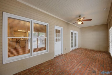 Prime location! This beautiful 3-bedroom, 2.5-bath townhome in - photo 10