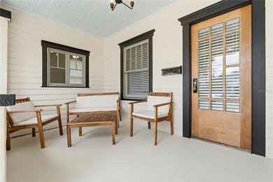 Welcome to this beautifully restored 1920s Craftsman bungalow in - photo 3