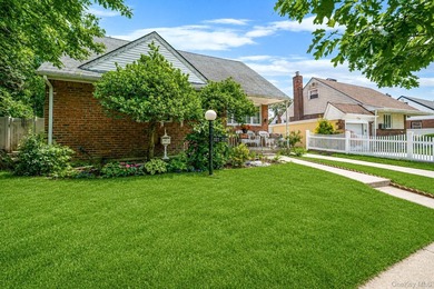 Welcome to this spacious and well-maintained home in the - photo 3