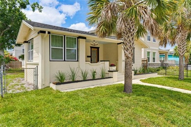 Welcome to this beautifully restored 1920s Craftsman bungalow in - photo 8