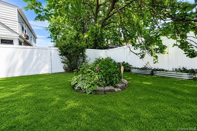 Welcome to this spacious and well-maintained home in the - photo 9