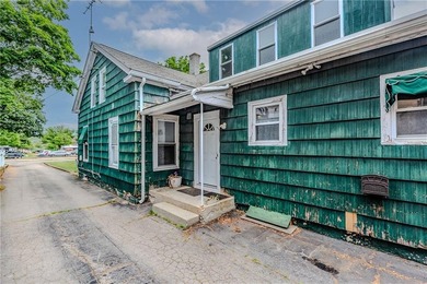 Opportunity knocks with this 2 bed *side by each* townhouse - photo 5