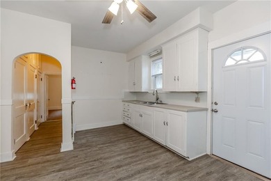 Opportunity knocks with this 2 bed *side by each* townhouse - photo 8