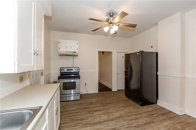 Opportunity knocks with this 2 bed *side by each* townhouse - photo 9