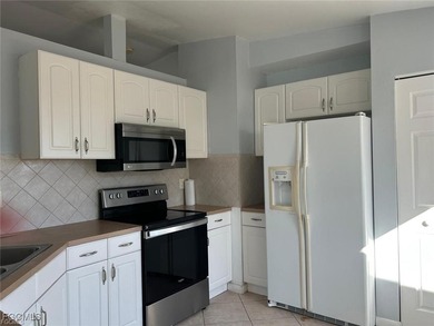 Great potential for first-time buyers and investors! Discover - photo 4