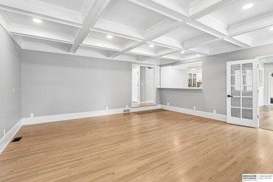 Remodeled 2 story in idyllic Armbrust Acres with architectural - photo 8