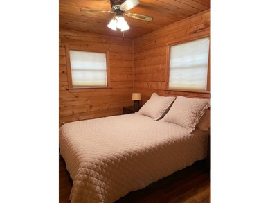 Beautiful 4-bedroom, 2-bath log cabin on Lake Bruin with 1,461 - photo 12