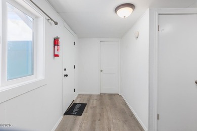 Cute 1 bedroom, 1 bathroom gem ready to be yours! Easy entry - photo 14