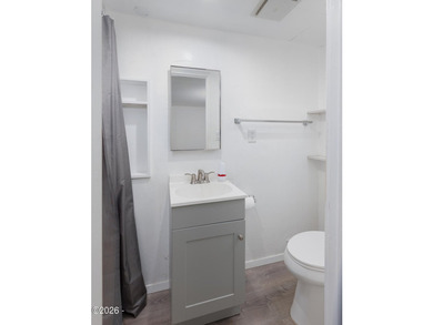 Cute 1 bedroom, 1 bathroom gem ready to be yours! Easy entry - photo 17