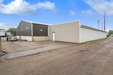 Welcome to this exceptional commercial property centrally - photo 17