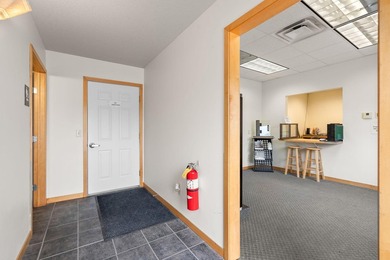 Welcome to this exceptional commercial property centrally - photo 18