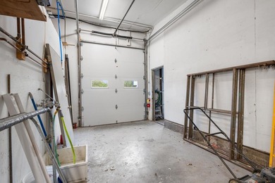 Welcome to this exceptional commercial property centrally - photo 29