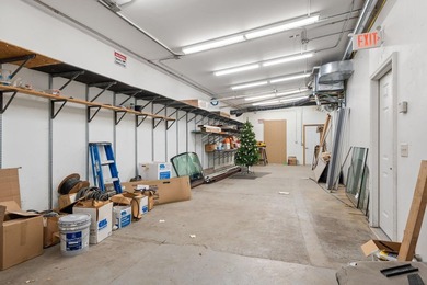 Welcome to this exceptional commercial property centrally - photo 32