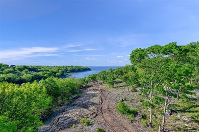 This 1.29-acre lot in Thompson Heights blends elevation, privacy - photo 4