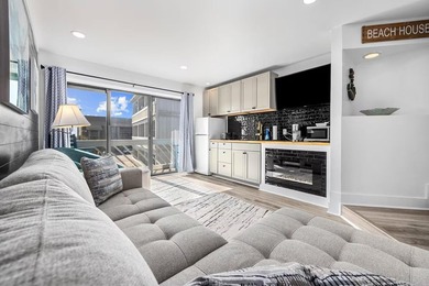 Turnkey and fully renovated 1 bedroom, 1 bath condo located in - photo 2