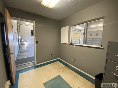 Super Business Opportunity! Great commercial location just off - photo 25