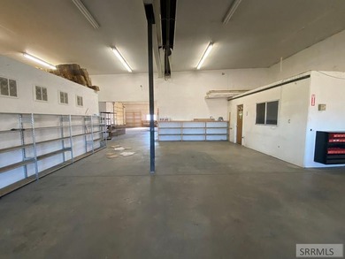 Super Business Opportunity! Great commercial location just off - photo 26