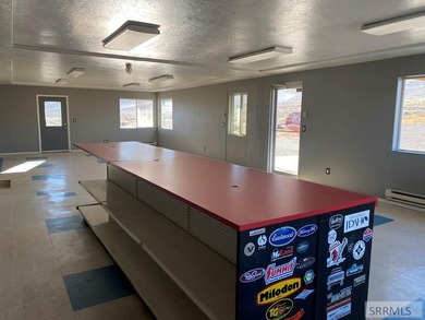 Super Business Opportunity! Great commercial location just off - photo 28