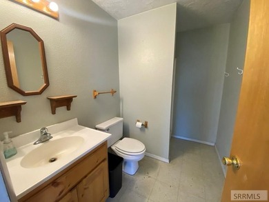 Super Business Opportunity! Great commercial location just off - photo 31