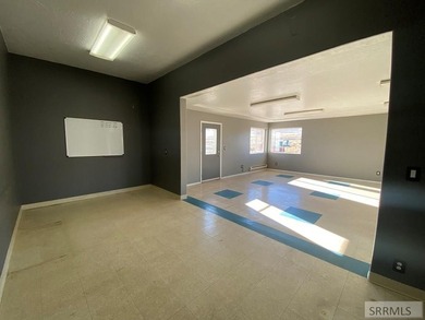 Super Business Opportunity! Great commercial location just off - photo 35